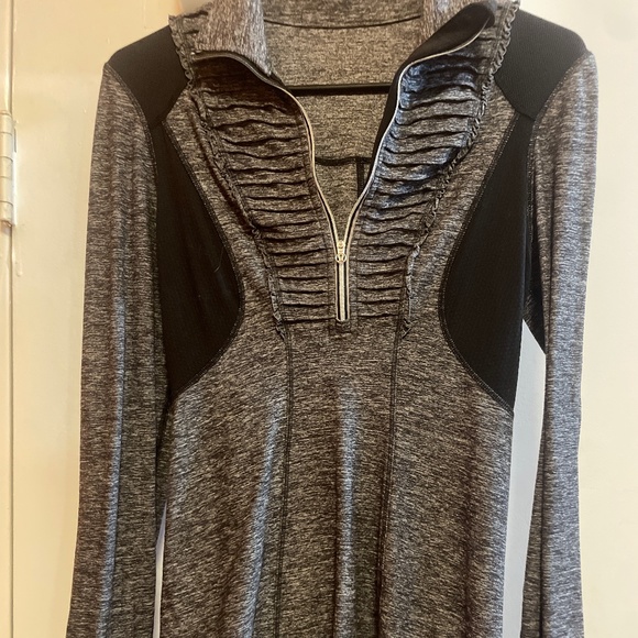 Lululemon long sleeve - Picture 1 of 2